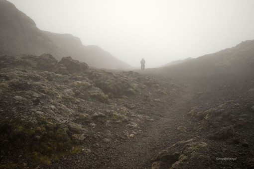 Pole lawowe Krafla we mgle, Islandia