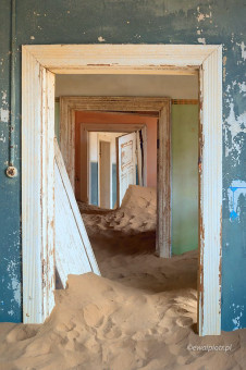 Domu życie po życiu. Kolmanskop, Namibia