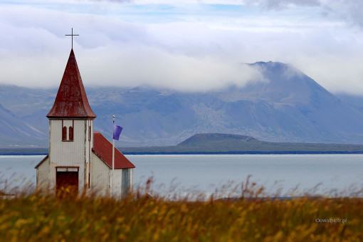 Kościół nad fiordem, Islandia