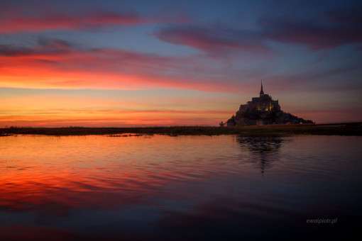 Zachód słońca nad Mont Saint Michel, Bretania