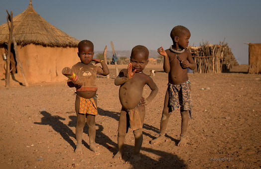 Gang trzech - w wiosce Himba