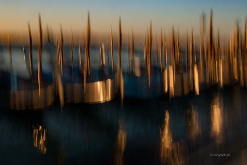 Gondole o świcie w stylu ICM, Wenecja