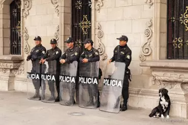Czterech policjantów i pies, Peru, legalna fotowyprawa, przepisy