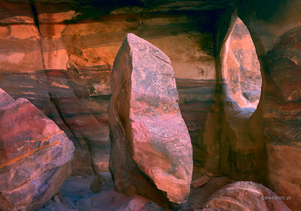 Latające kamienie, Petra, Jordania