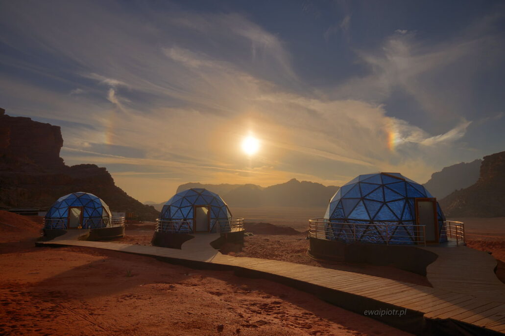 Zachód słońca w Aicha Luxury Camp, Wadi Rum, Jordania, fotowyprawa