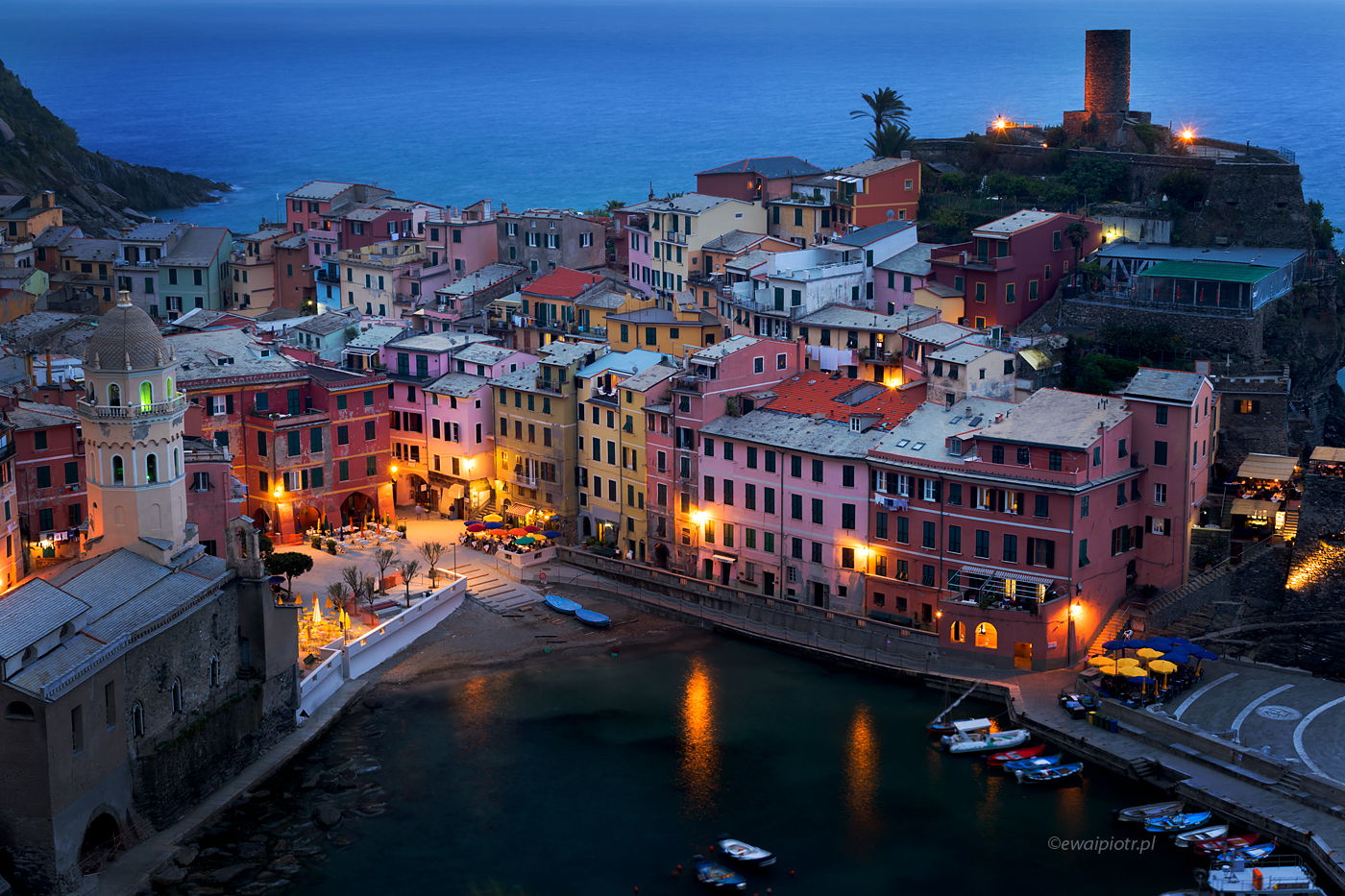 Vernazza nocą, Cinque Terre, warsztaty fotograficzne, fotografia nocna miasta