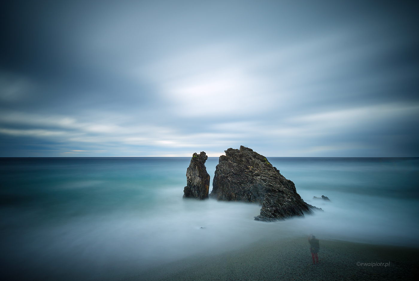 Skała przy Monterosso Al Mare, Cinque Terre, długa ekspozycja, długi czas naświetlania, wybrzeże, fotowyprawa, skała w morzu