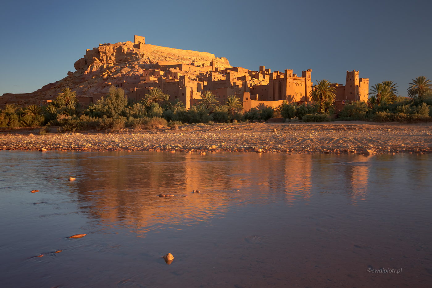 Odbicie kazby Ait Benhaddou, Maroko, fotowyprawa