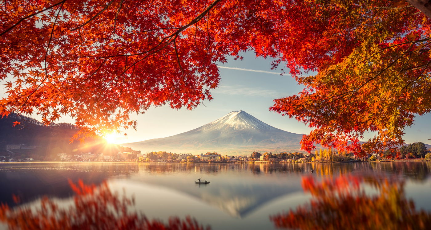 Góra Fuji i jesienne liście, Japonia, wyprawa fotograficzna, odbicie w wodzie, jesień, warsztaty fotograficzne, łódka na jeziorze pod górą Fuji