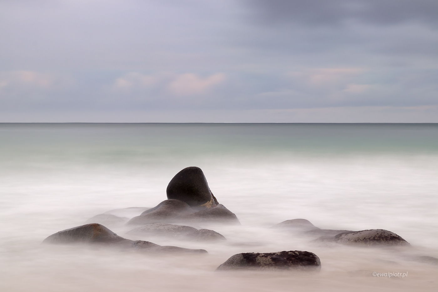 Kamienie w morzu, Lofoty, Norwegia,