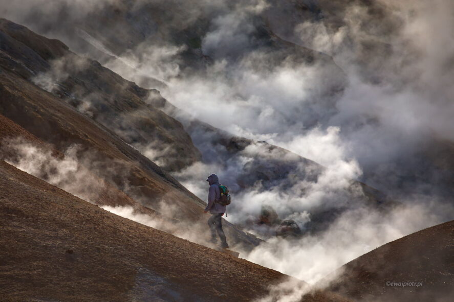 Człowiek w oparach, Islandia, wyprawa przyrodnicza