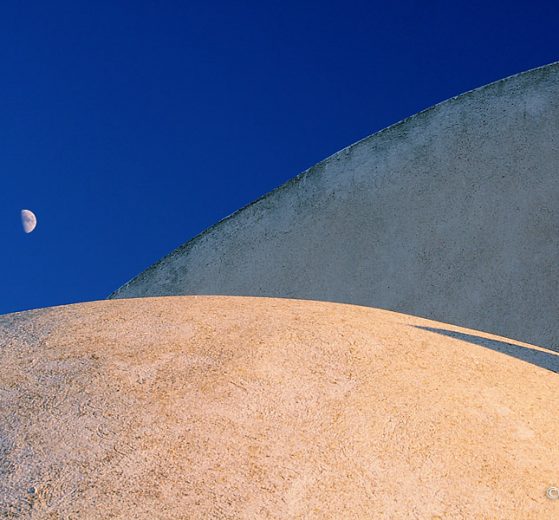 Jak powstaje fotografia - łuk kopuły i Księżyc