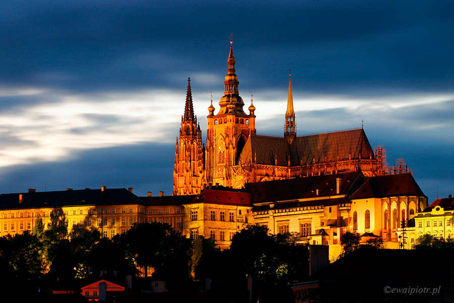 Plagiat czy uczenie się - Hrad o zmierzchu Naśladowanie mistrzów, zachód słońca nad Hradem