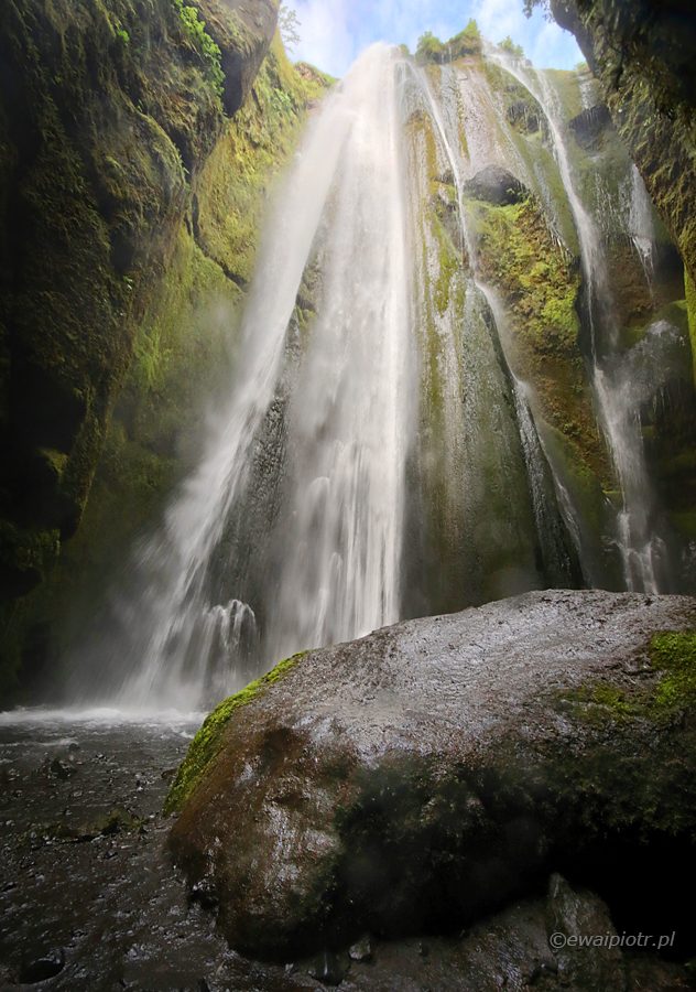 Ukryty wodospad, Gljufrabui, wodospad w skale, Islandia