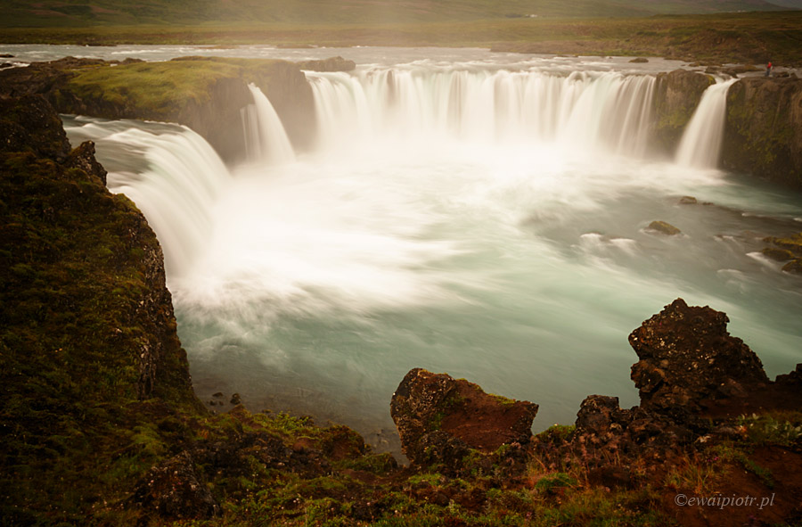 Wodospad Godafoss, co warto fotografować na Islandii