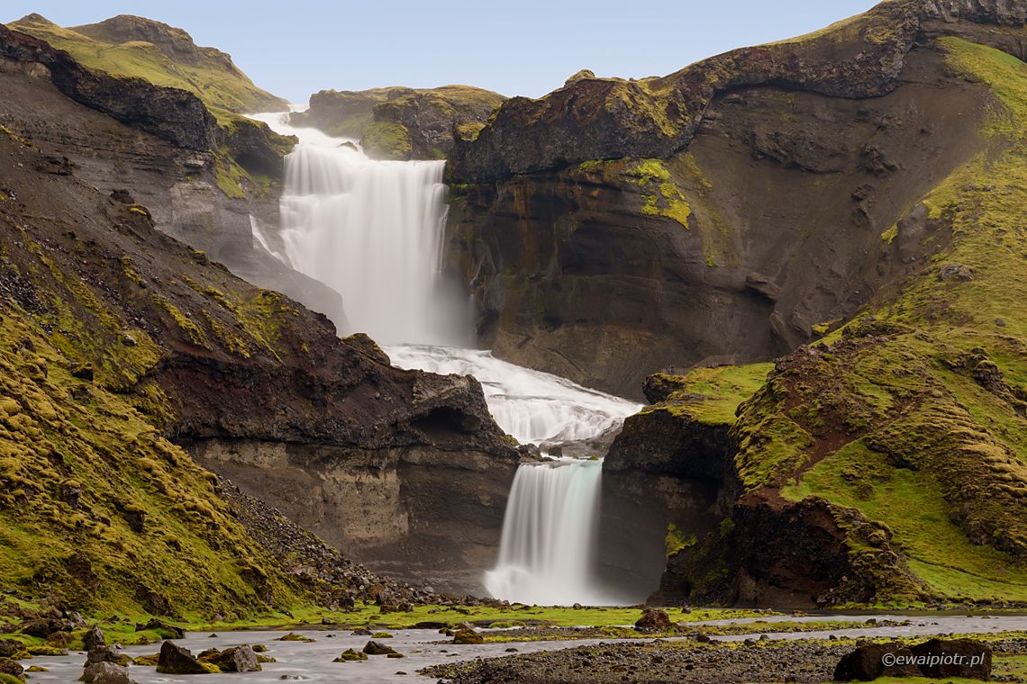 Ofaerufoss - wodospad w Dolinie Ognia, przewodnik po Islandii dla fotografów