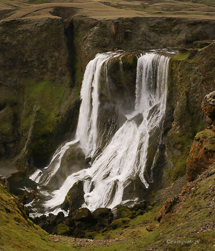 Fagrifoss, wodospad w głębi Islandii, przewodnik po najciekawszych wodospadach Islandii