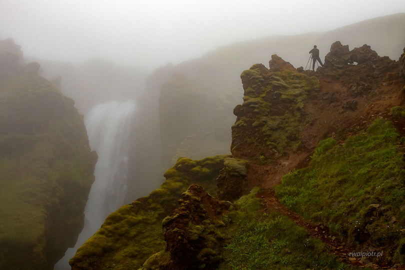 Skalabrekkufoss we mgle, najładniejsze wodospady Islandii, poradnik