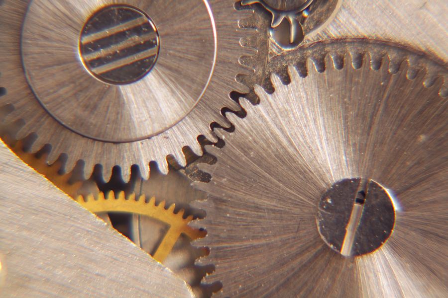 Soczewka makro, wnętrze zegarka, aberracje chromatyczne, problemy przy makro