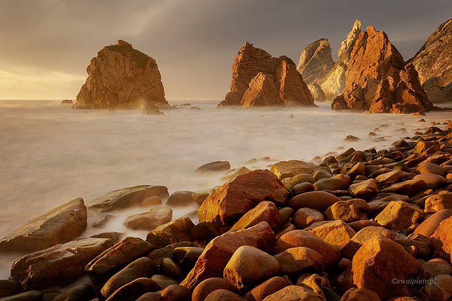 Praia da Ursa, plaża w złotym świetle, jak fotografować szerokim kątem