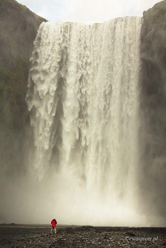 Seljalandsfoss, wodospad, samotny człowiek, tutorial, kompozycja w fotografii, Islandia
