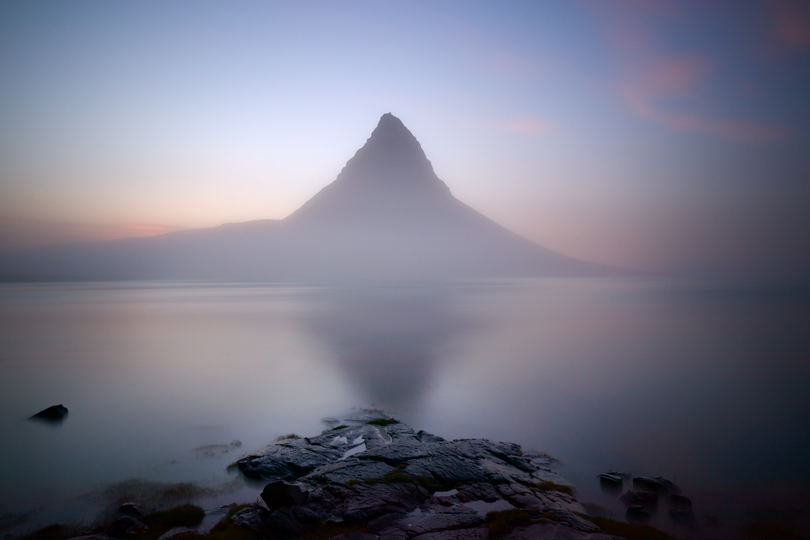 Góra Kirkjufell z właściwej perspektywy, Islandia