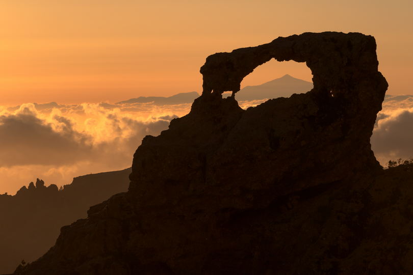 Teide w łuku skalnym, Gran Canaria, Wyspy Kanaryjskie, jak korzystać z perspektywy przy fotografowaniu krajobrazu