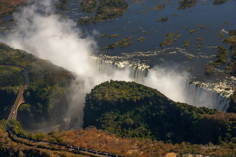 Wodospady Wiktorii z helikoptera